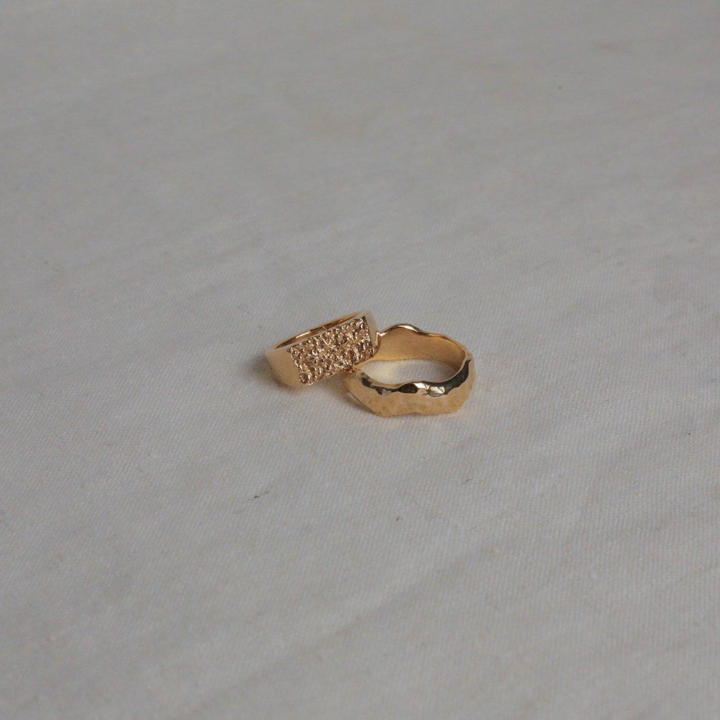 Arena Signet Gold