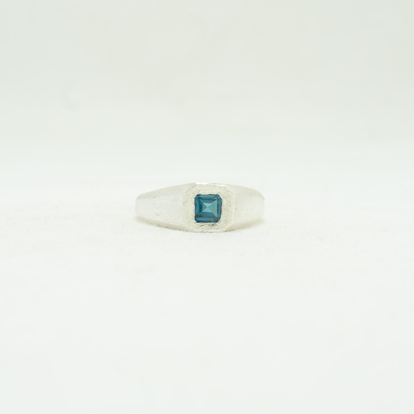 Facette 02