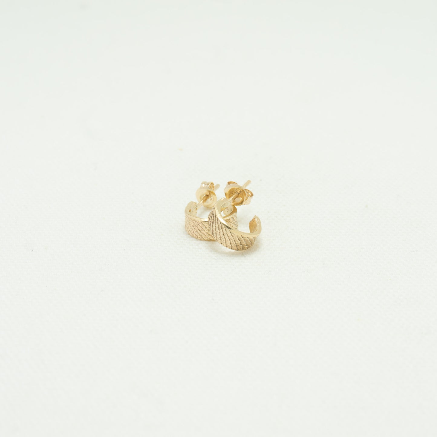 Apoma Earrings Gold