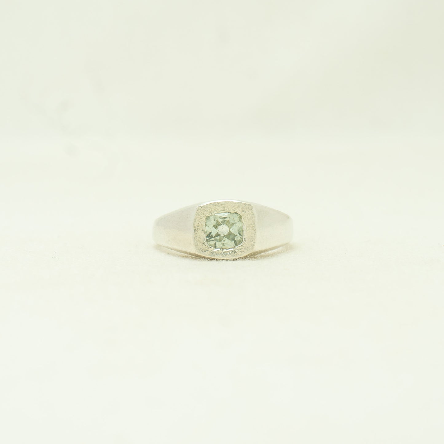Cushion Signet 10