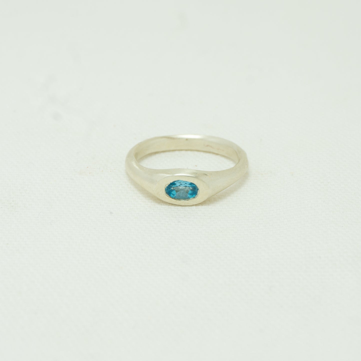 Oval Signet 04