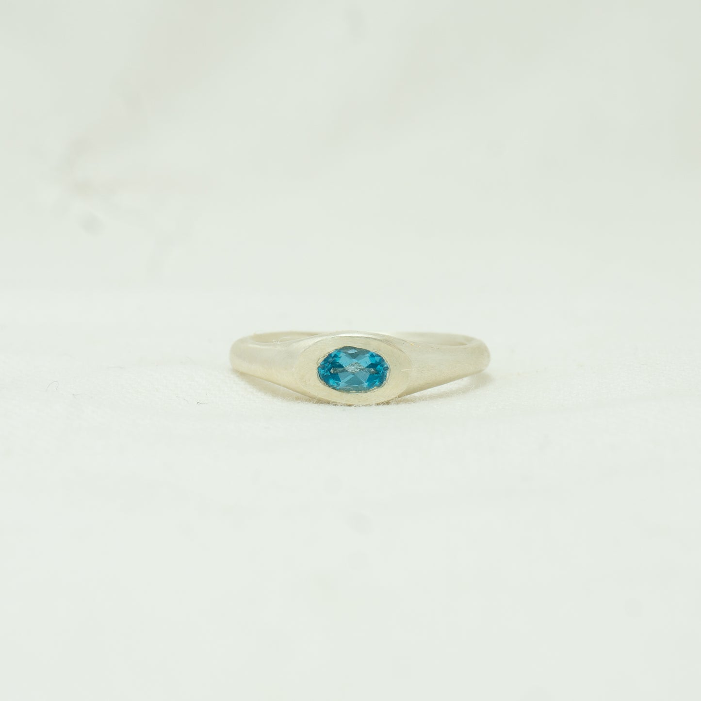 Oval Signet 04