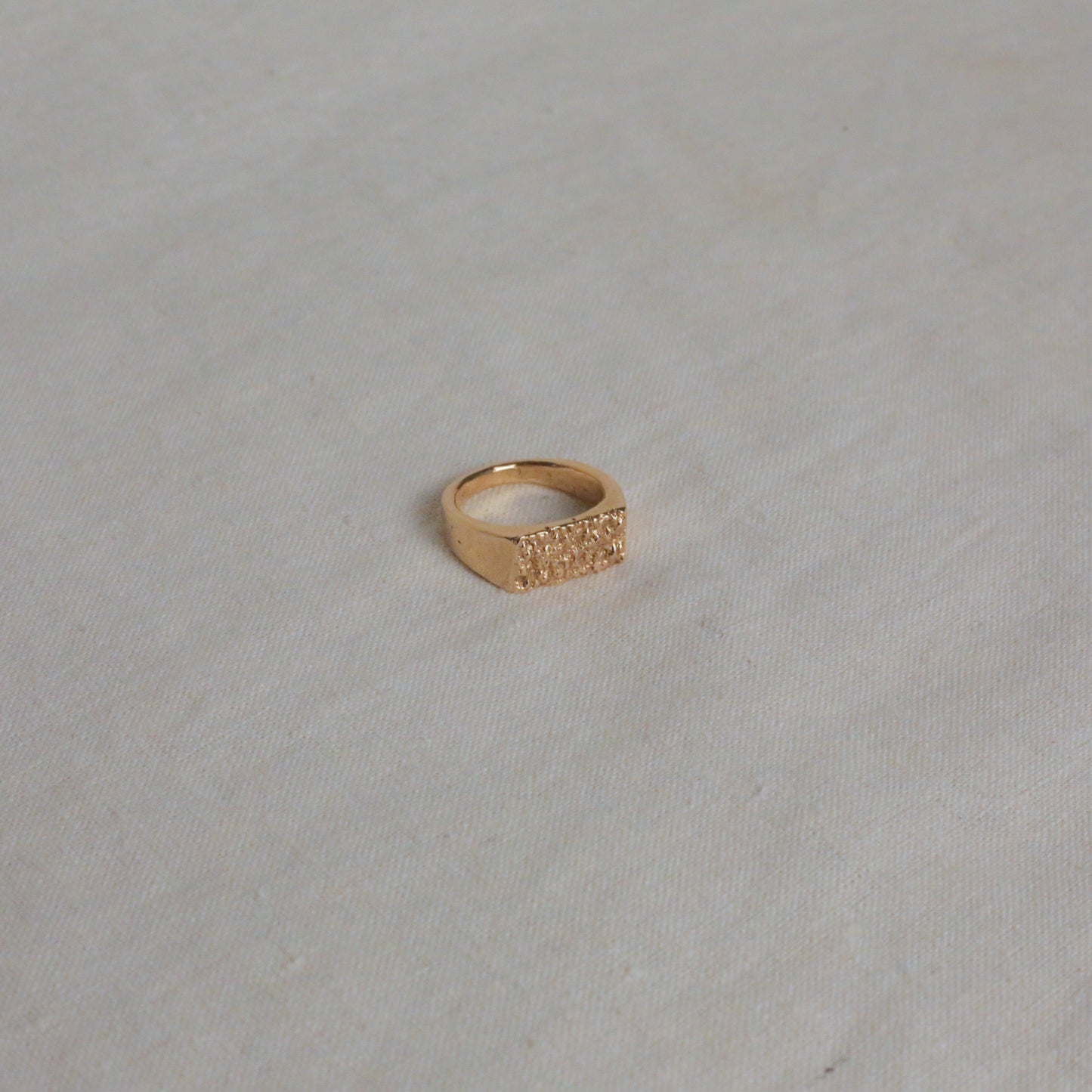Arena Signet Gold