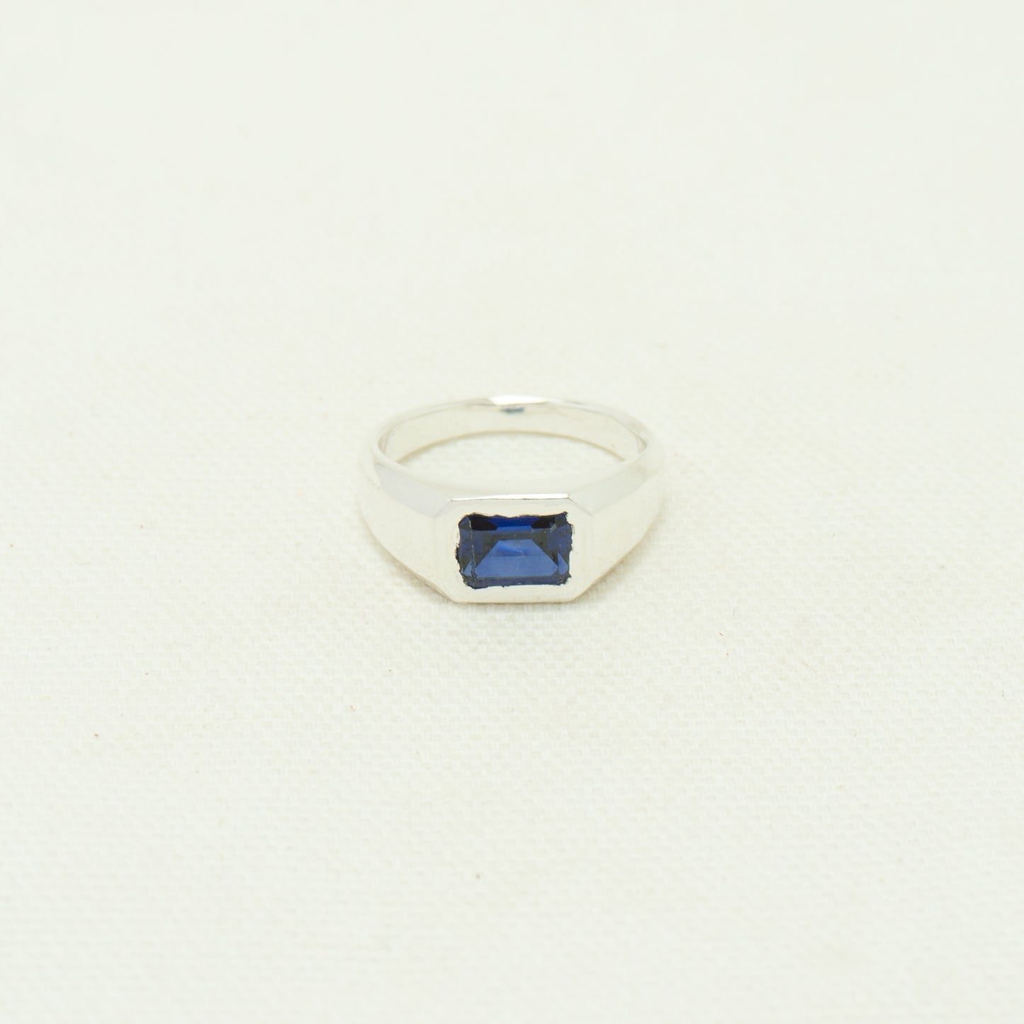 Solitaire Signet Sapphire