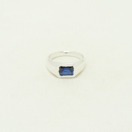 Solitaire Signet Sapphire
