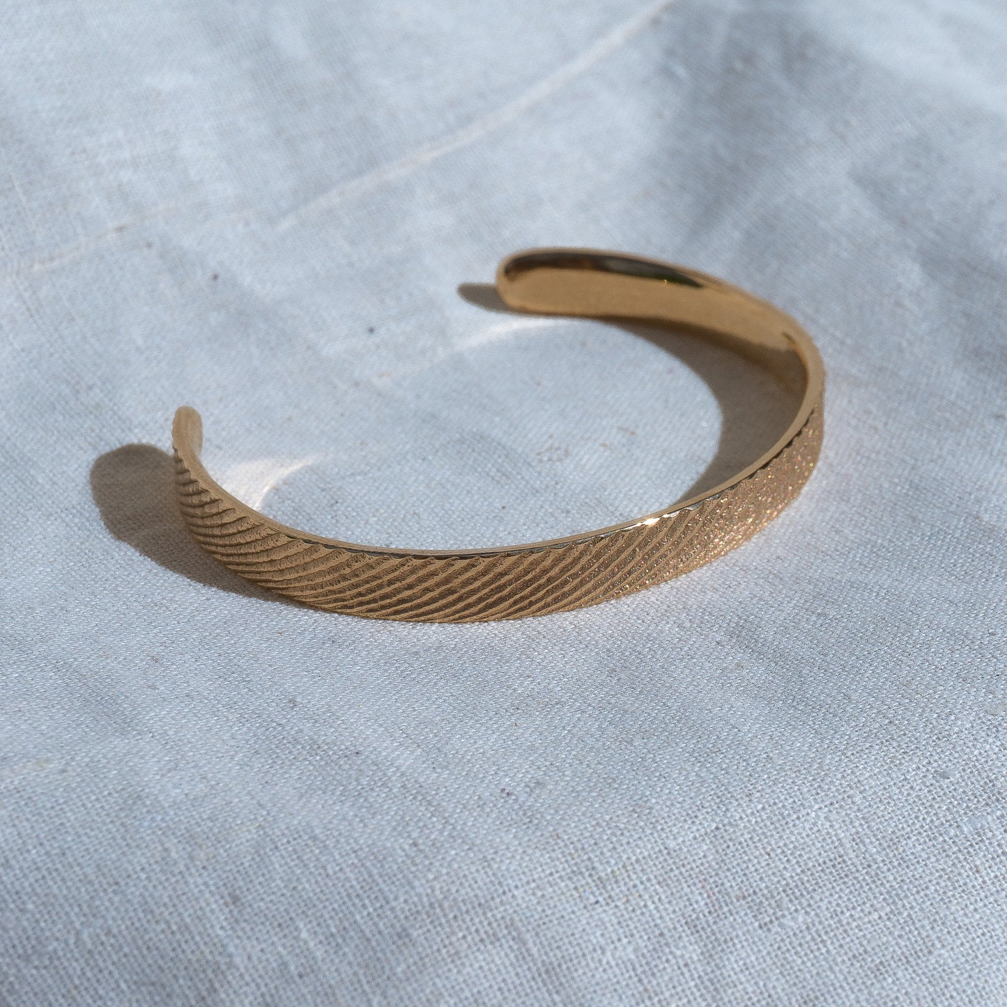 Apoma Cuff Gold