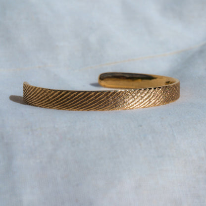 Apoma Cuff Gold