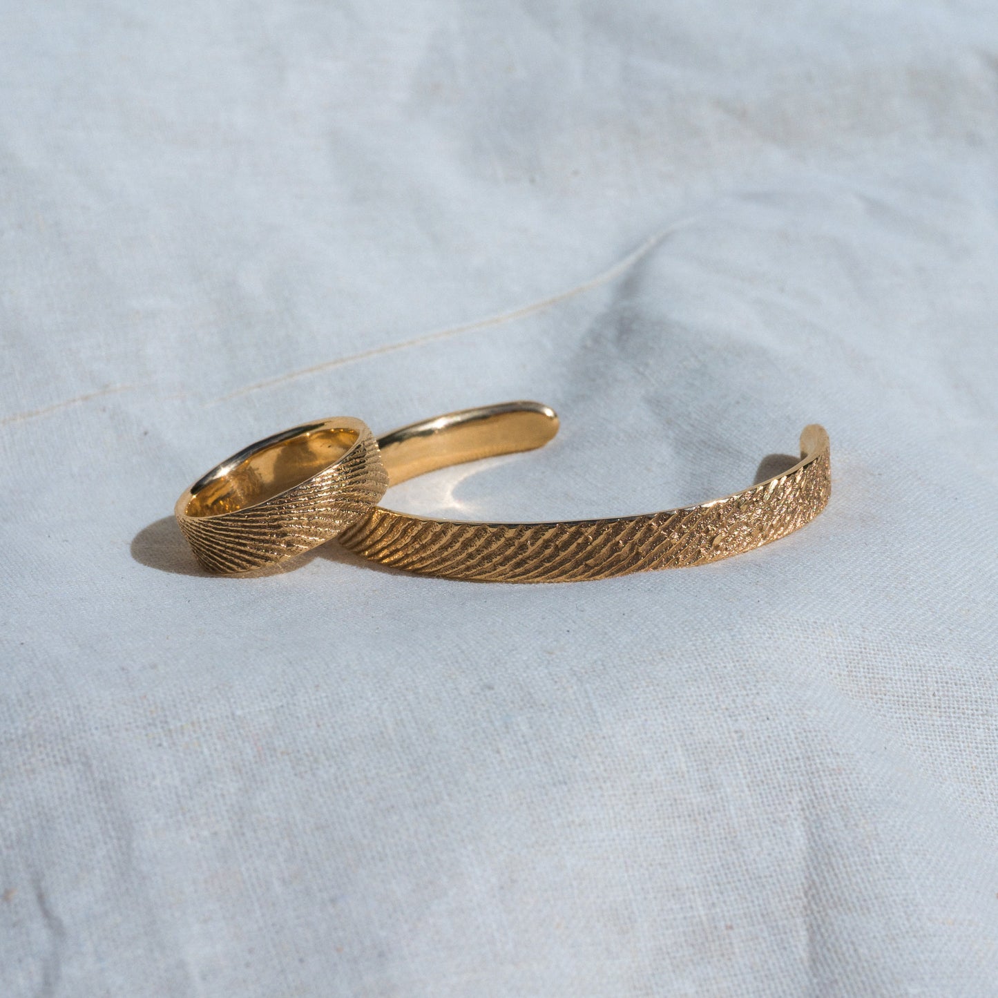Apoma Cuff Gold