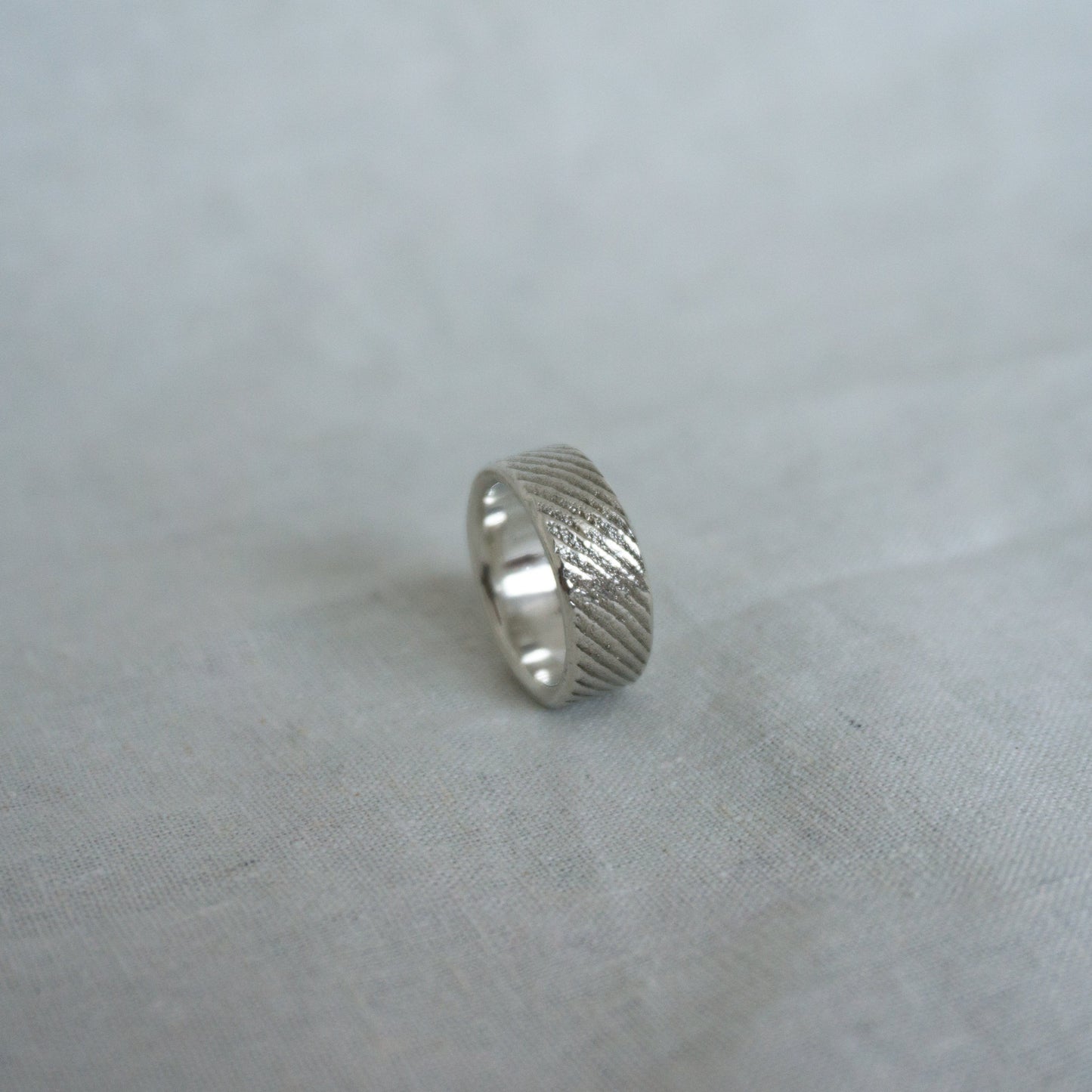 Apoma Band Silver