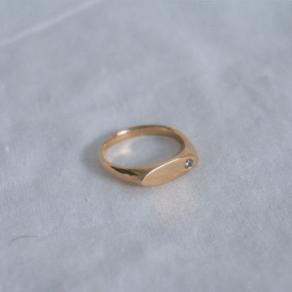 Court Signet Gold